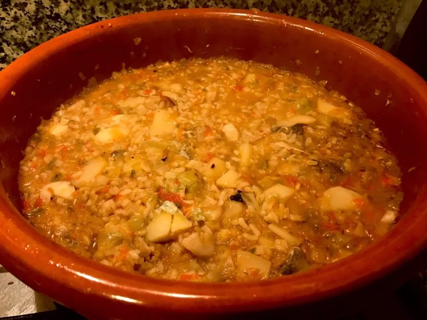Resultado de imagen de arroz con cocochas, alcachofas y almejas